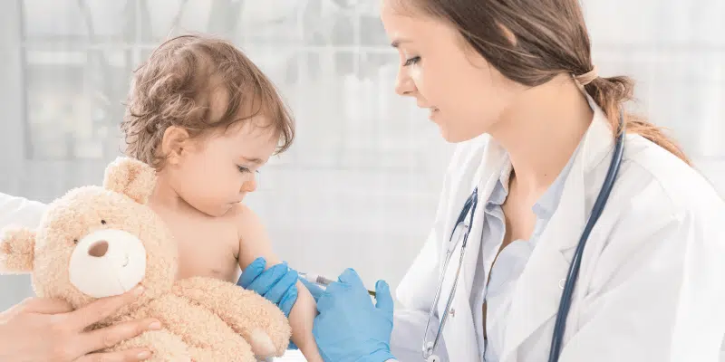 bébé vaccin voyage