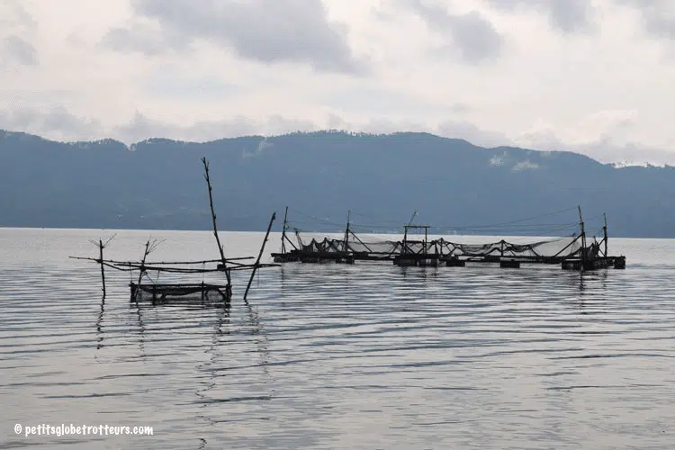 Pêche sur le lac Toba