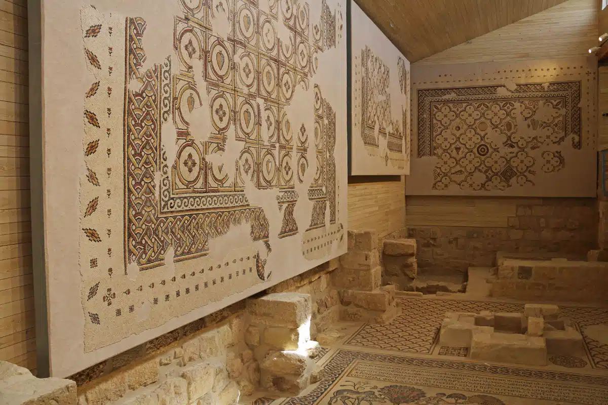 mosa&iuml;que mont nebo mo&iuml;se jordanie en famille