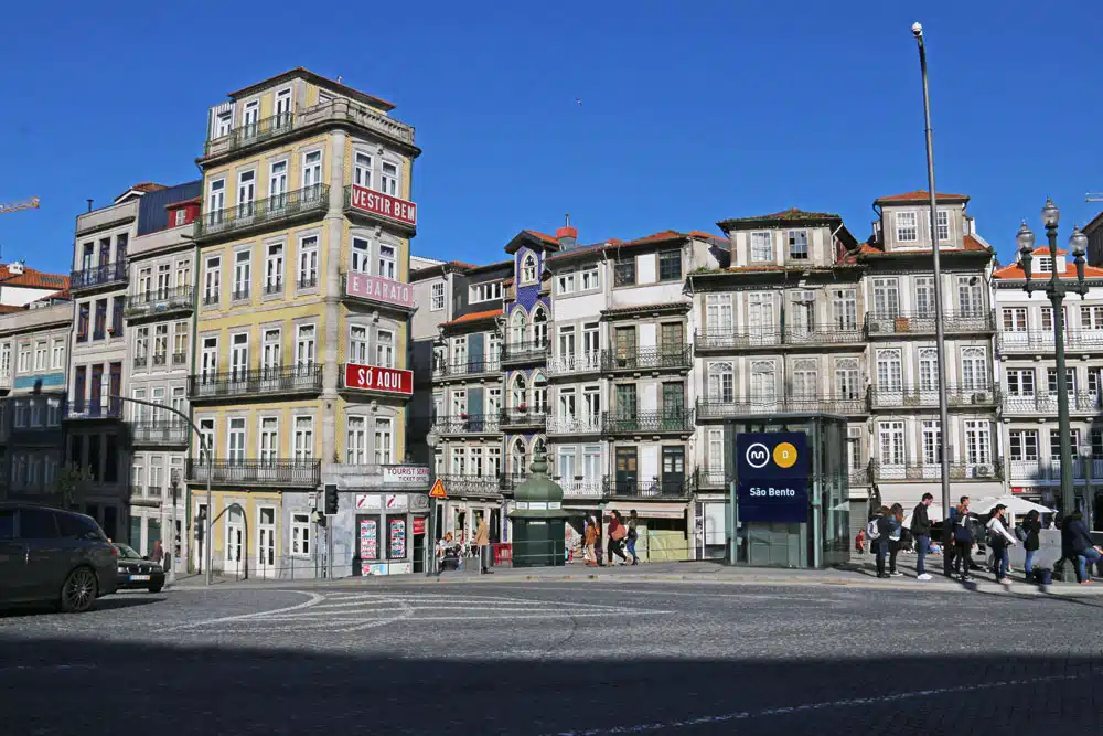 alentours de la gare sao bento à porto