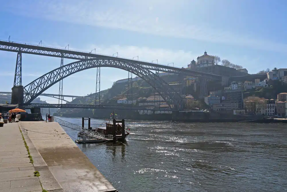 d&eacute;jeuner sur les bords du douro &agrave; porto