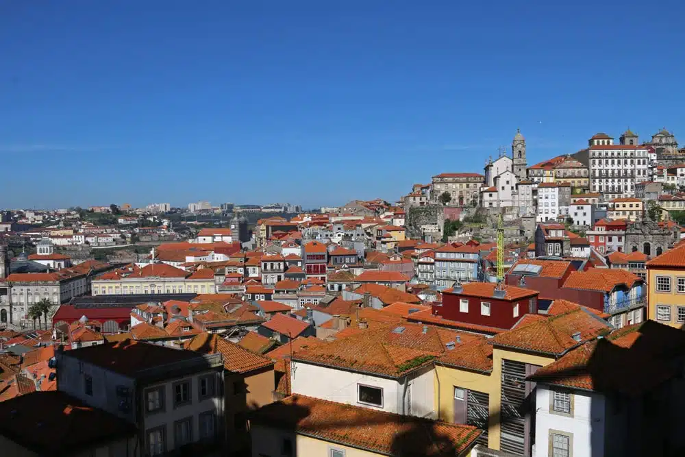 vue depuis le parvis de la cathédrale de Porto