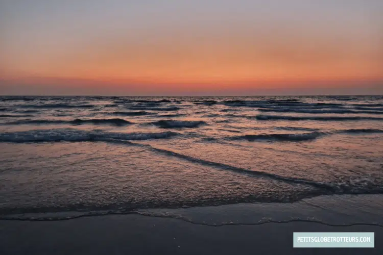 coucher du soleil plage umm al quwain
