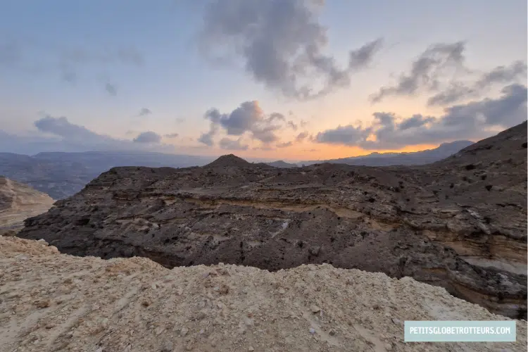coucher de soleil sur le grand canyon dhofar