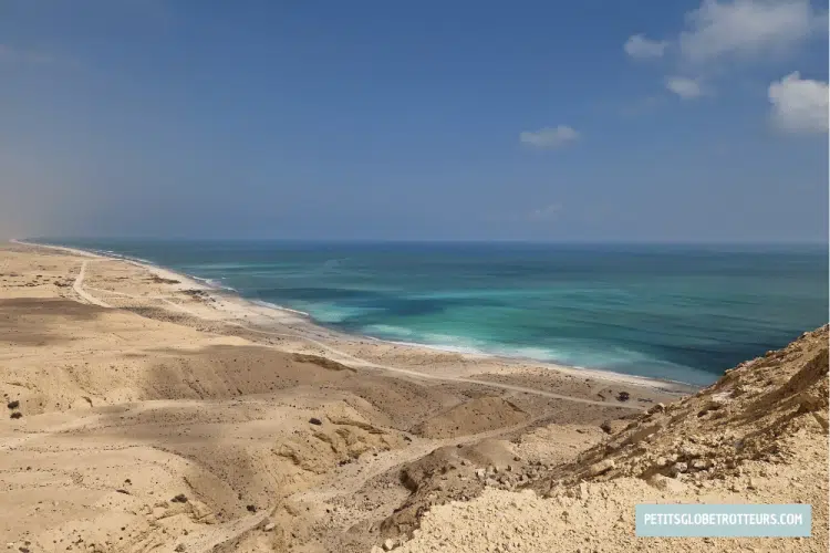sur la route 42 dans le dhofar salalah en famille