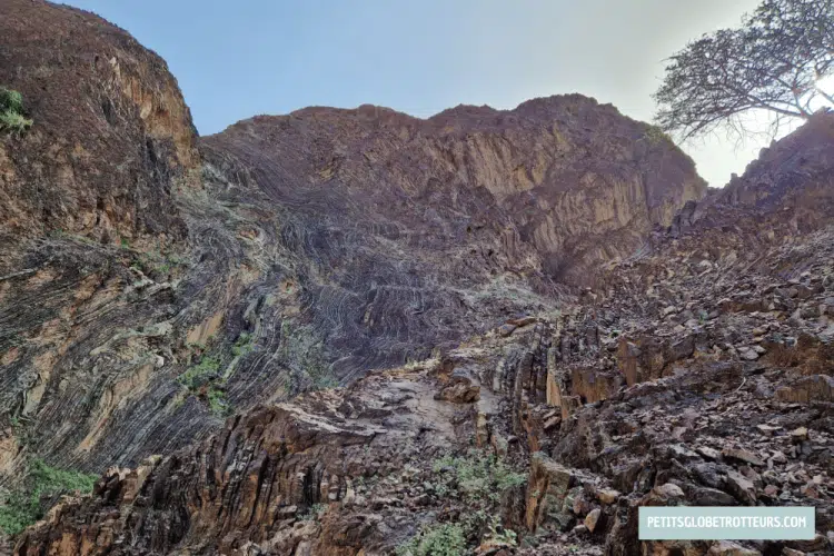 fujairah wadi ghub roches striées